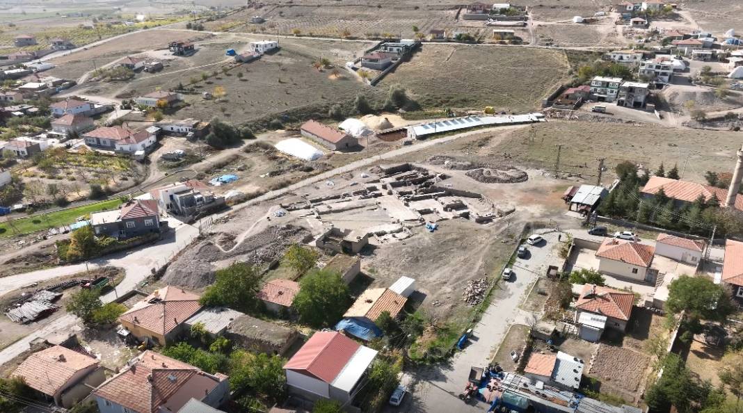 İç Anadolu’nun en büyük mozaik kazısından sürpriz çıktı 7